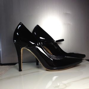 3.5" Via Spiga Black patent leather heels