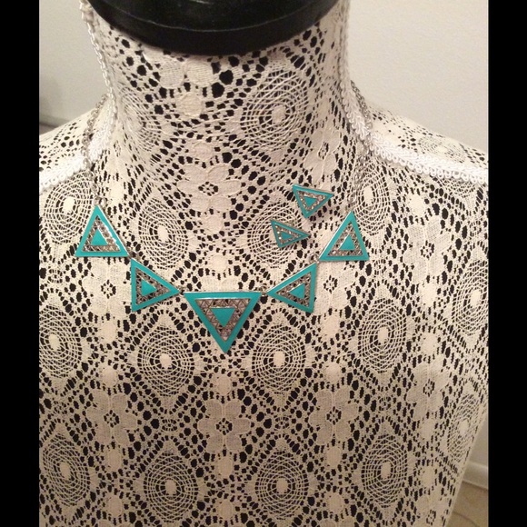 Blue triangle necklaces its matching earrings