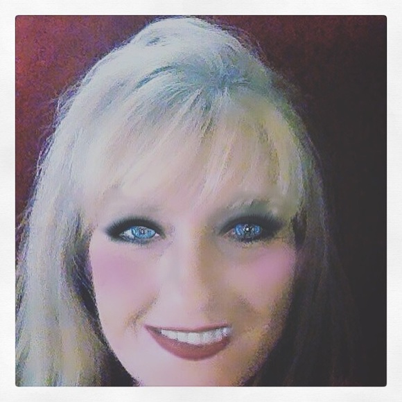 Meet your Posher, Celeste