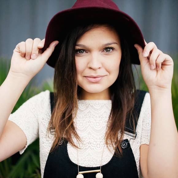 Meet your Posher, Taylor - Picture 2 of 3