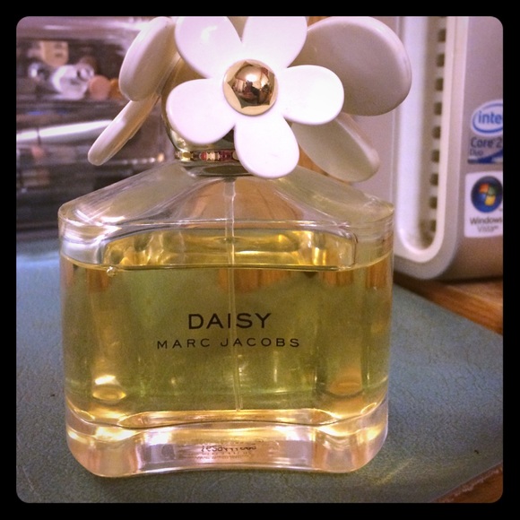 fake daisy perfume