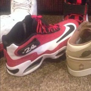 Nike griffeys dead stock