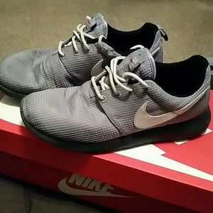 Grey roshes