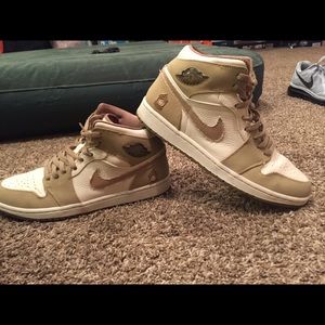 Nike Jordan 1's military