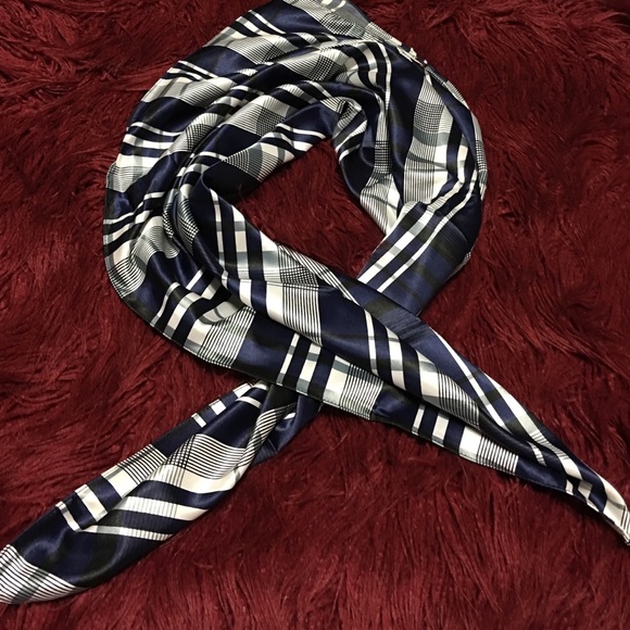 Checkered scarf - Picture 2 of 4