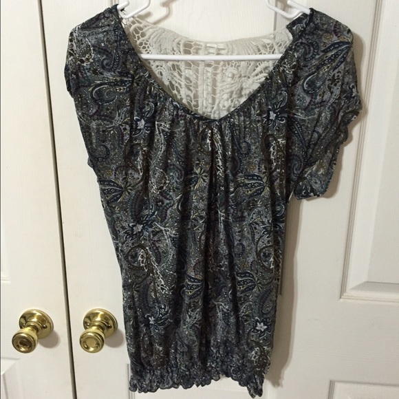 Floral shirt with crochetted back