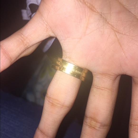 Matching ring with Michael KORS watch - Picture 2 of 2