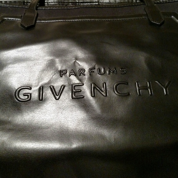 Givenchy Handbags - Givenchy Tote