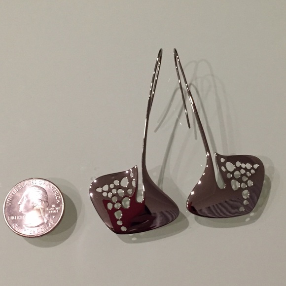 Colette Malouf Gingko Earrings - Picture 3 of 4