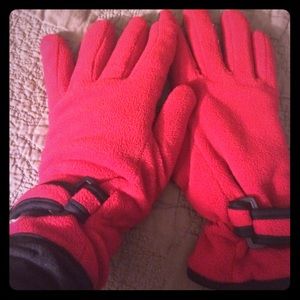 Snow gloves never worn