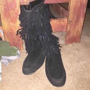 Black fringe boots.