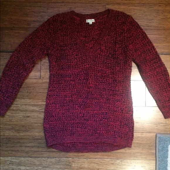 Maroon sweater - Picture 1 of 2