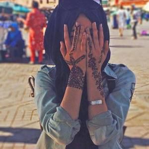 Meet your Posher, Heela