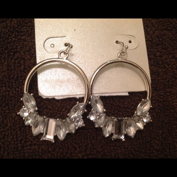One Wink Dangle Earrings with Clear Stones New - Picture 2 of 3