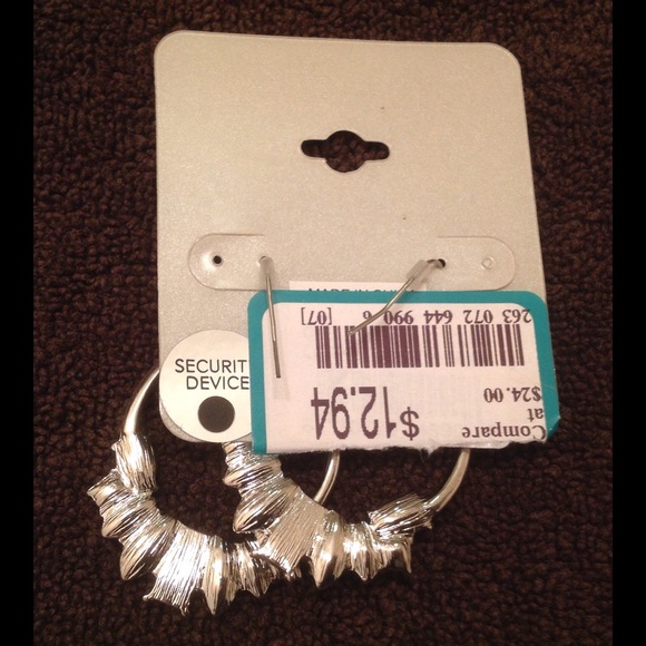 One Wink Dangle Earrings with Clear Stones New - Picture 3 of 3