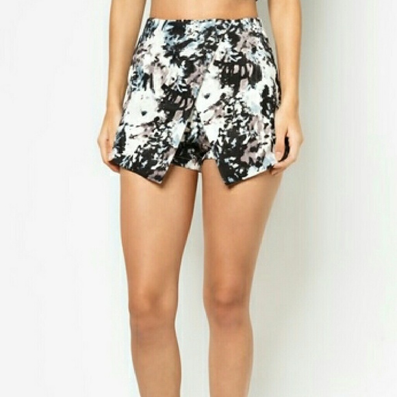 Black white Skorts