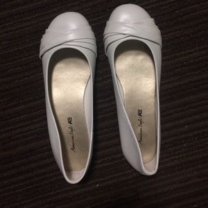 White american eagle flats