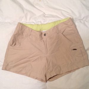 Columbia khaki shorts NWOT