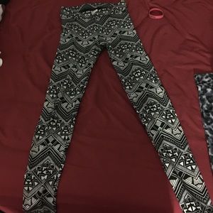 Victoria's Secret PINK TRIBAL print XS leggings