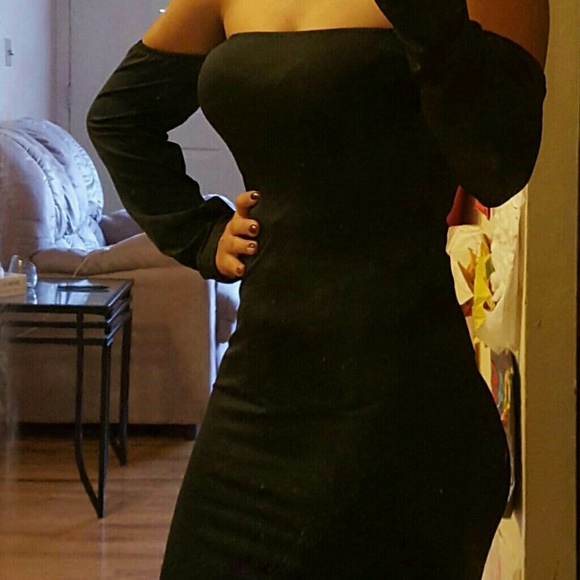 Black off the shoulder dress - Picture 2 of 3