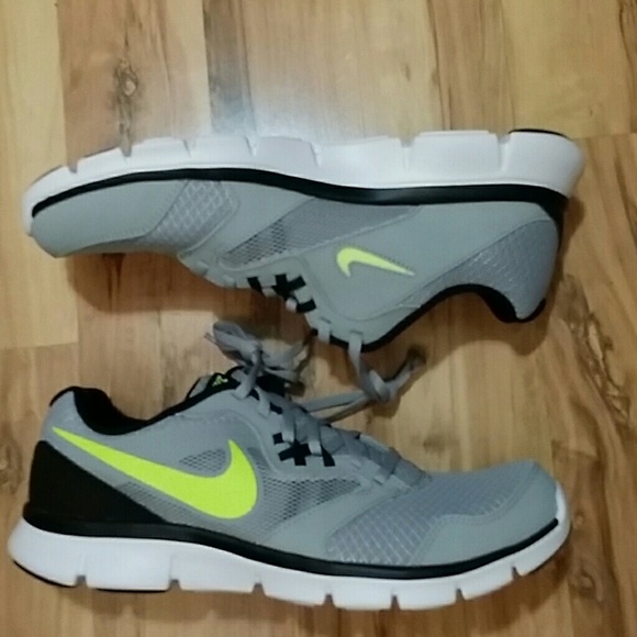 gray and lime green nike shoes