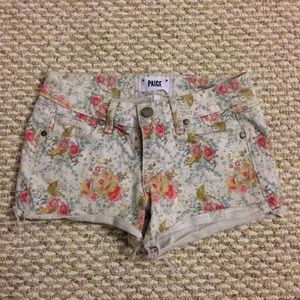 ✨LAST CHANCE BEFORE DONATING✨ Paige Floral Shorts