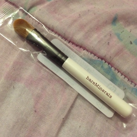 mini concealer brush