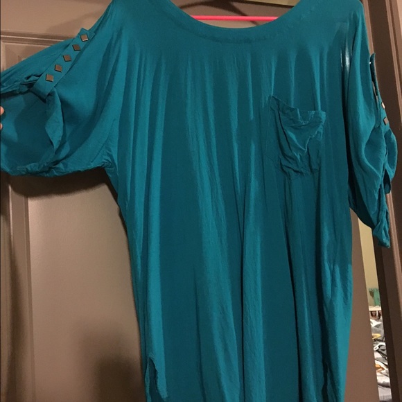 🔺SOLD🔺Turquoise studded boutique top! - Picture 2 of 4