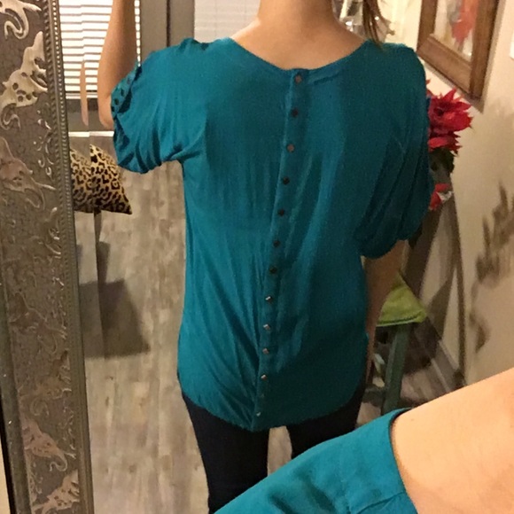 🔺SOLD🔺Turquoise studded boutique top! - Picture 3 of 4
