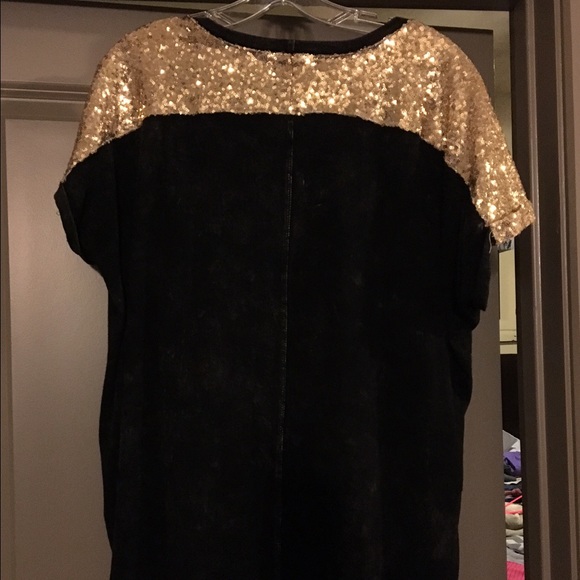 🔺SOLD🔺Cute boutique sequin top! - Picture 2 of 4