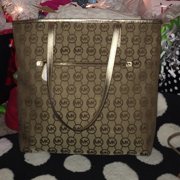 🐊NWT SALE! Authentic Michael Kors Large Tote🎁 - Picture 2 of 4