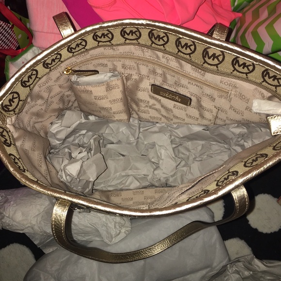 🐊NWT SALE! Authentic Michael Kors Large Tote🎁 - Picture 4 of 4