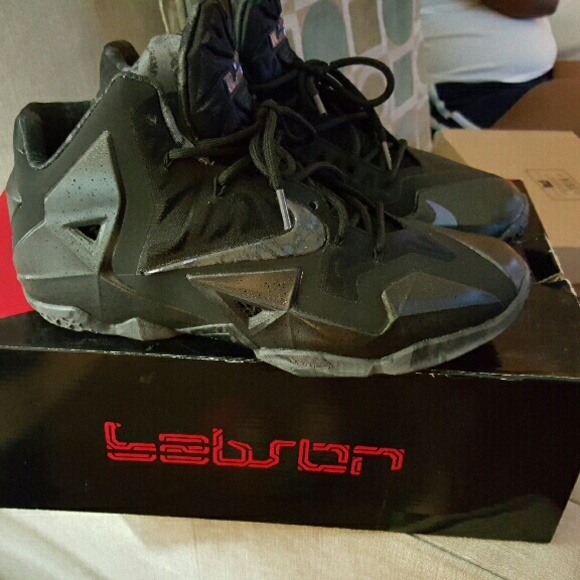 LeBron XL (LIKE NEW)