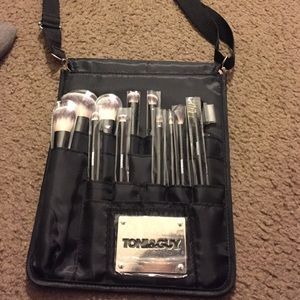 Brand new set of makeup brushes w/ waste purse