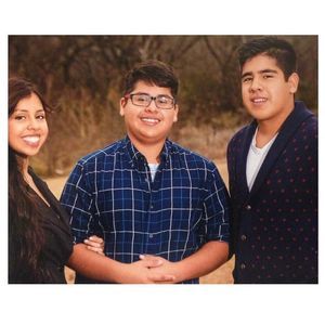 Meet your Posher, Gloria