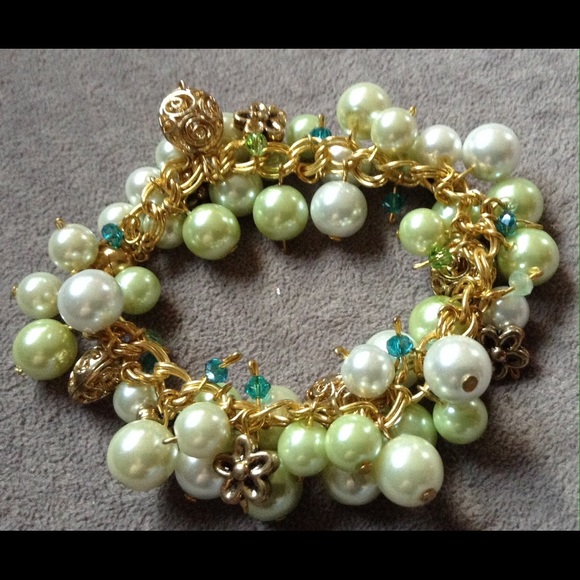 Mint green pearl bracelet...OOAK!!!