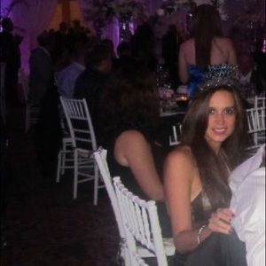 Meet your Posher, Claudia