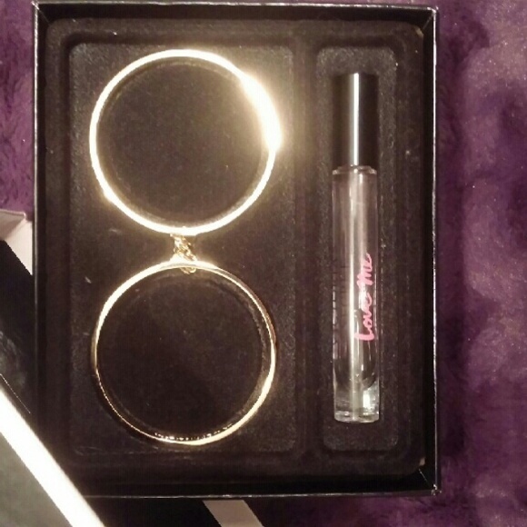 **SOLD LOCALLY**     NIB Victoria's Secret GOLD - Picture 2 of 4