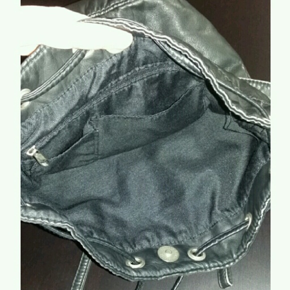 SOLD Bucket Crossbody - Picture 3 of 4