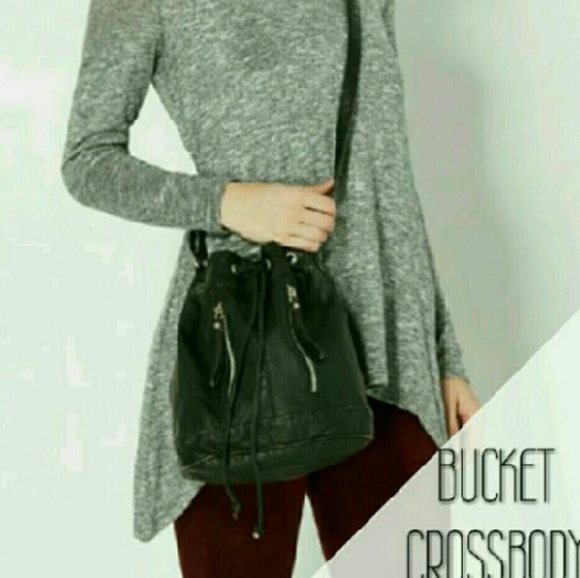 SOLD Bucket Crossbody - Picture 4 of 4