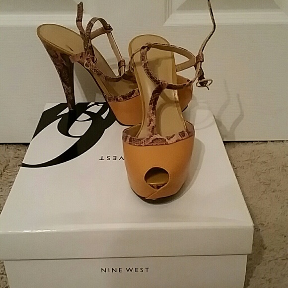 Nine West '7keypiece' Pumps