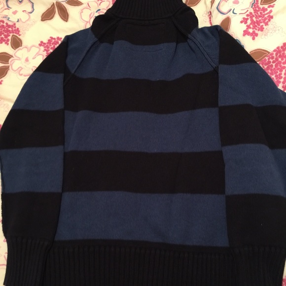 AE sweaters - Picture 2 of 3