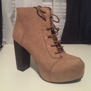 NWT H&M 3inch tan booties!