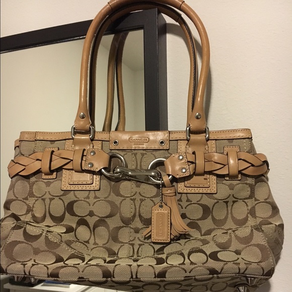 Classic coach bag in great condition.