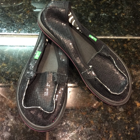 Sanuk Black Glitter size 3