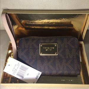 Michael Kors Jet Set Phone case wristlet/wallet