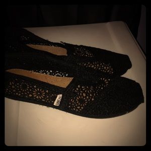 Black lace TOMS