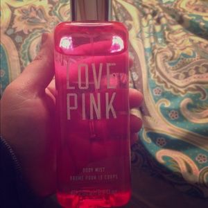 VS PINK body spray