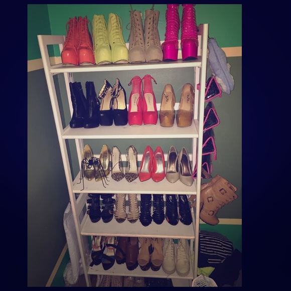 Need a perfect pair of heels! Choose one and offer