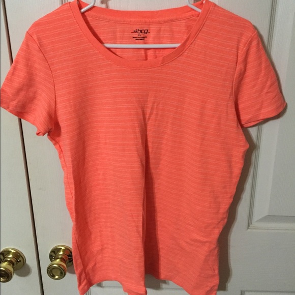 Scoop neck athletic tee